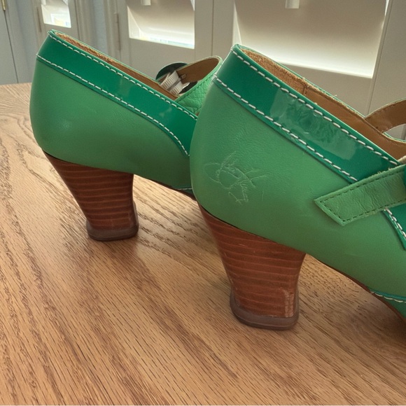 John Fluevog Operetta Vibrant Green Double Strap Heels - Picture 3 of 10